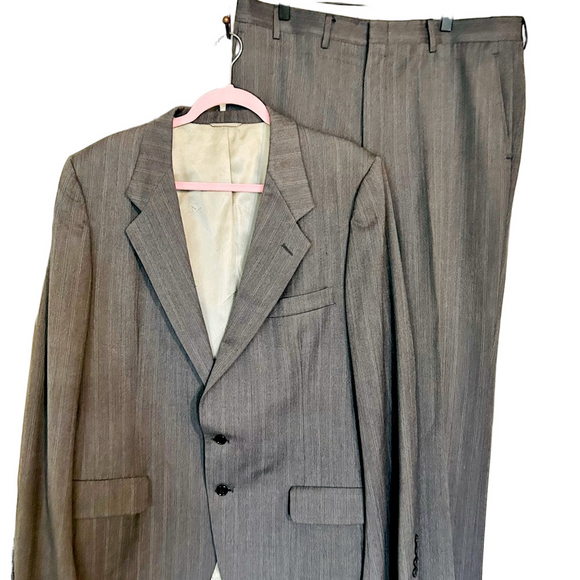 Men’s Valentino Vintage Uomo Suit Virgin Wool MADE IN ITALY Pin Stripe Size 44 - Picture 1 of 15